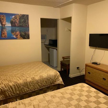 Travellers Choice Motel Windsor Extérieur photo