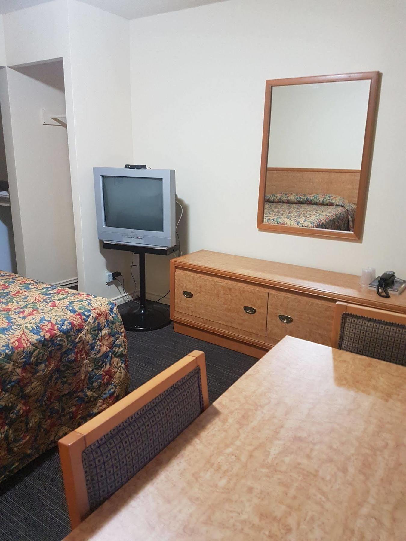 Travellers Choice Motel Windsor Extérieur photo