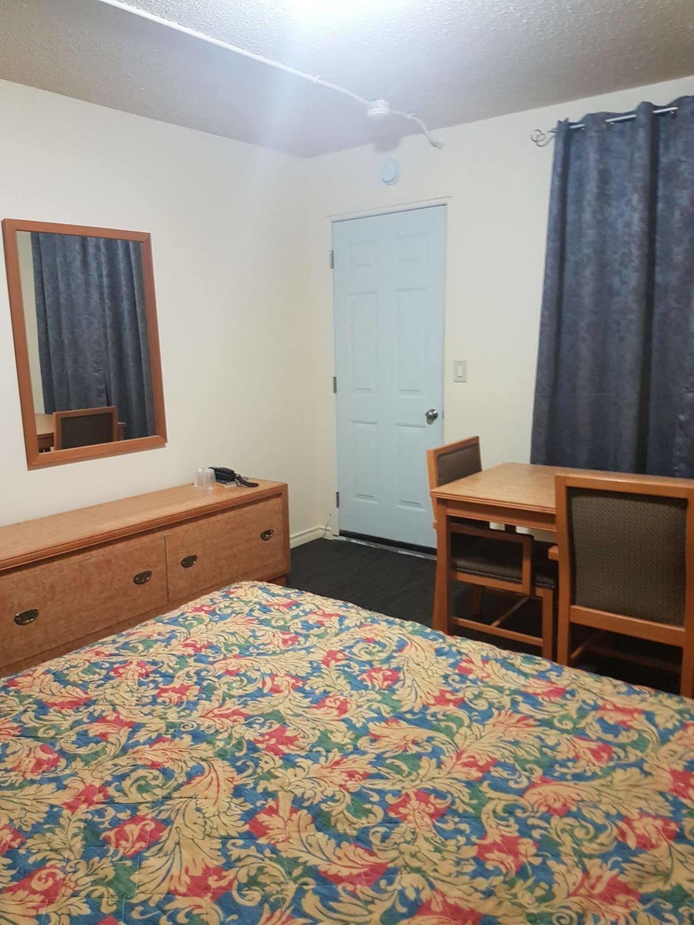 Travellers Choice Motel Windsor Extérieur photo