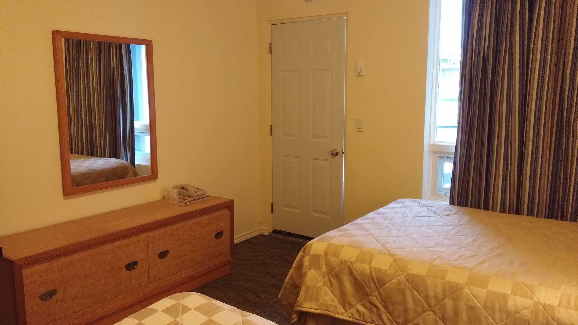 Travellers Choice Motel Windsor Extérieur photo