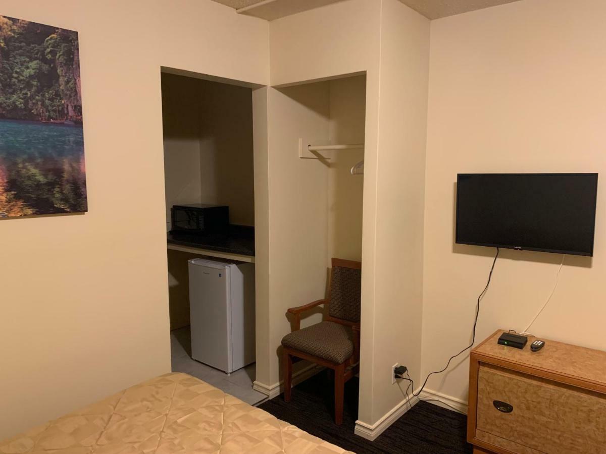 Travellers Choice Motel Windsor Extérieur photo