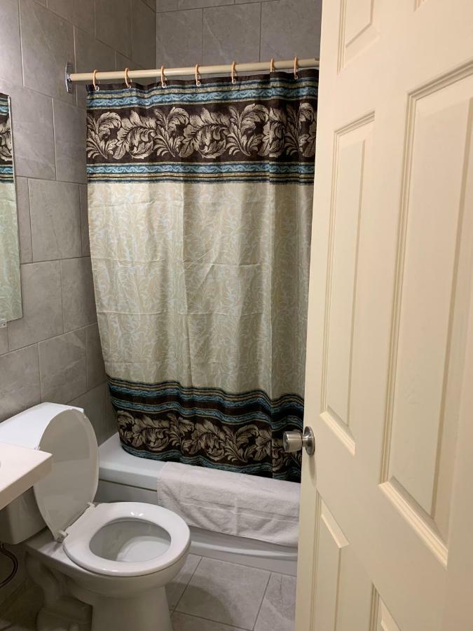 Travellers Choice Motel Windsor Extérieur photo